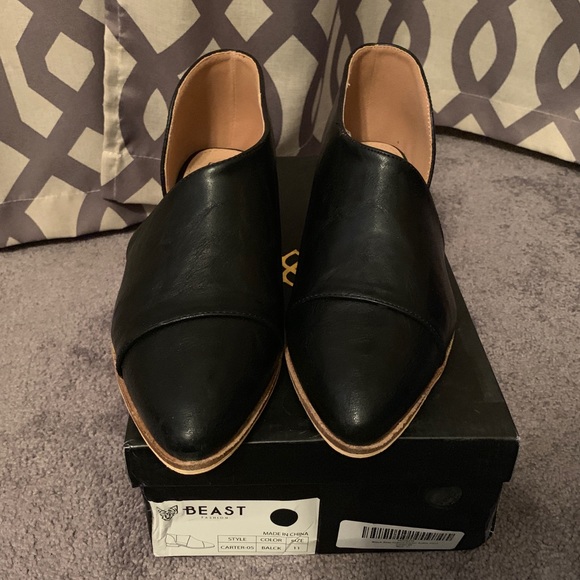 Beast Carter Side Cutout Ankle Bootie - Picture 3 of 7